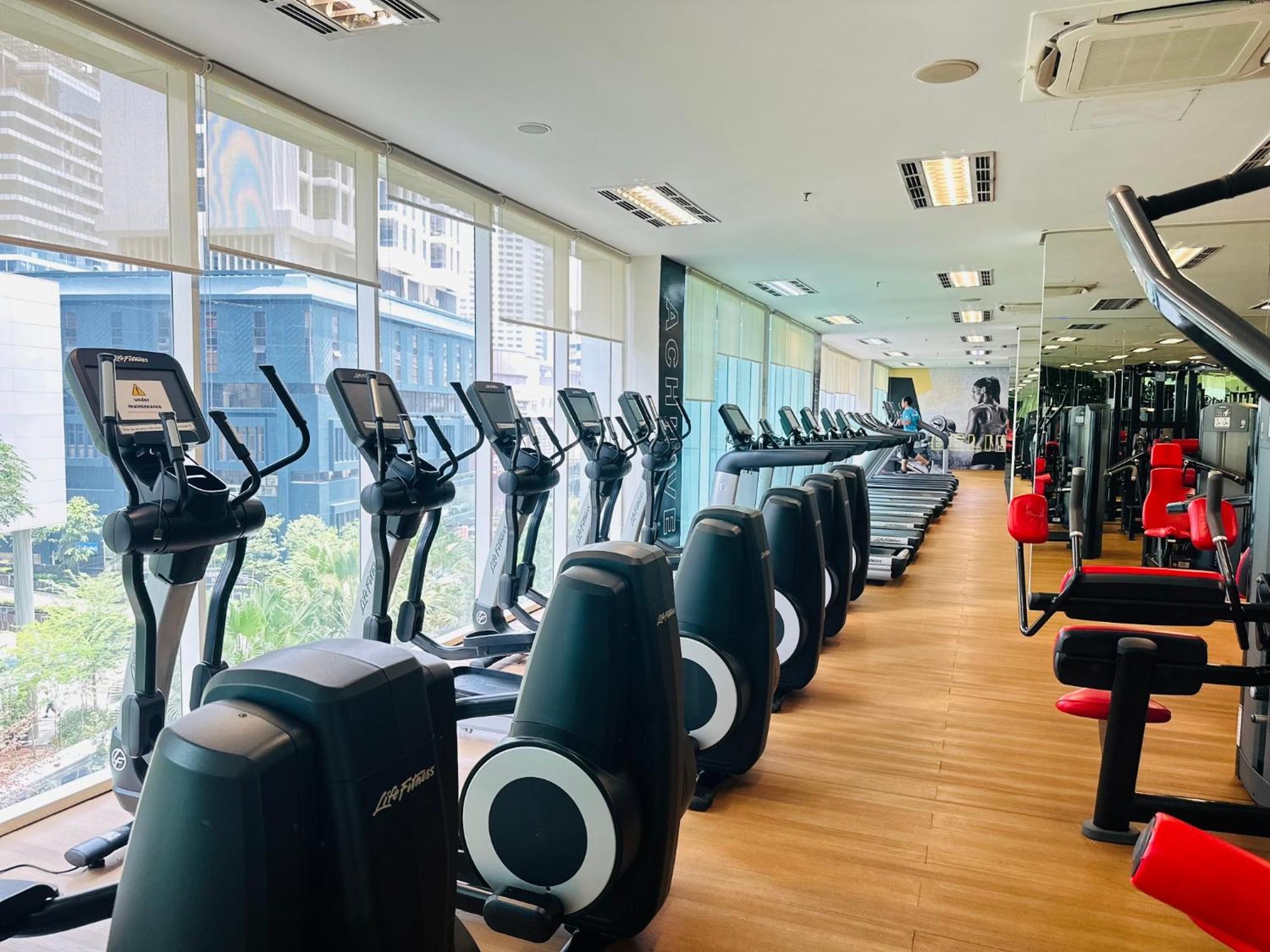 Soho Suites Klcc By Comfort Suites Куала Лумпур Екстериор снимка