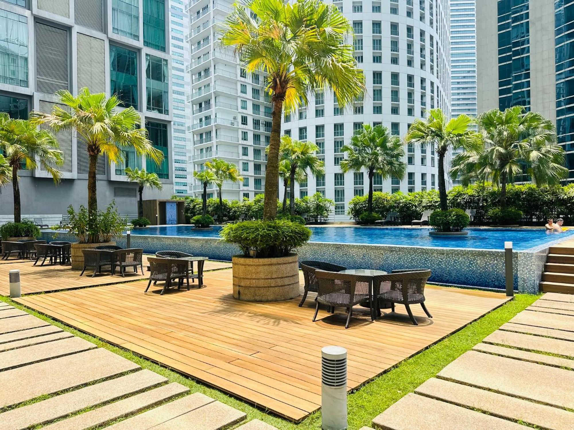 Soho Suites Klcc By Comfort Suites Куала Лумпур Екстериор снимка