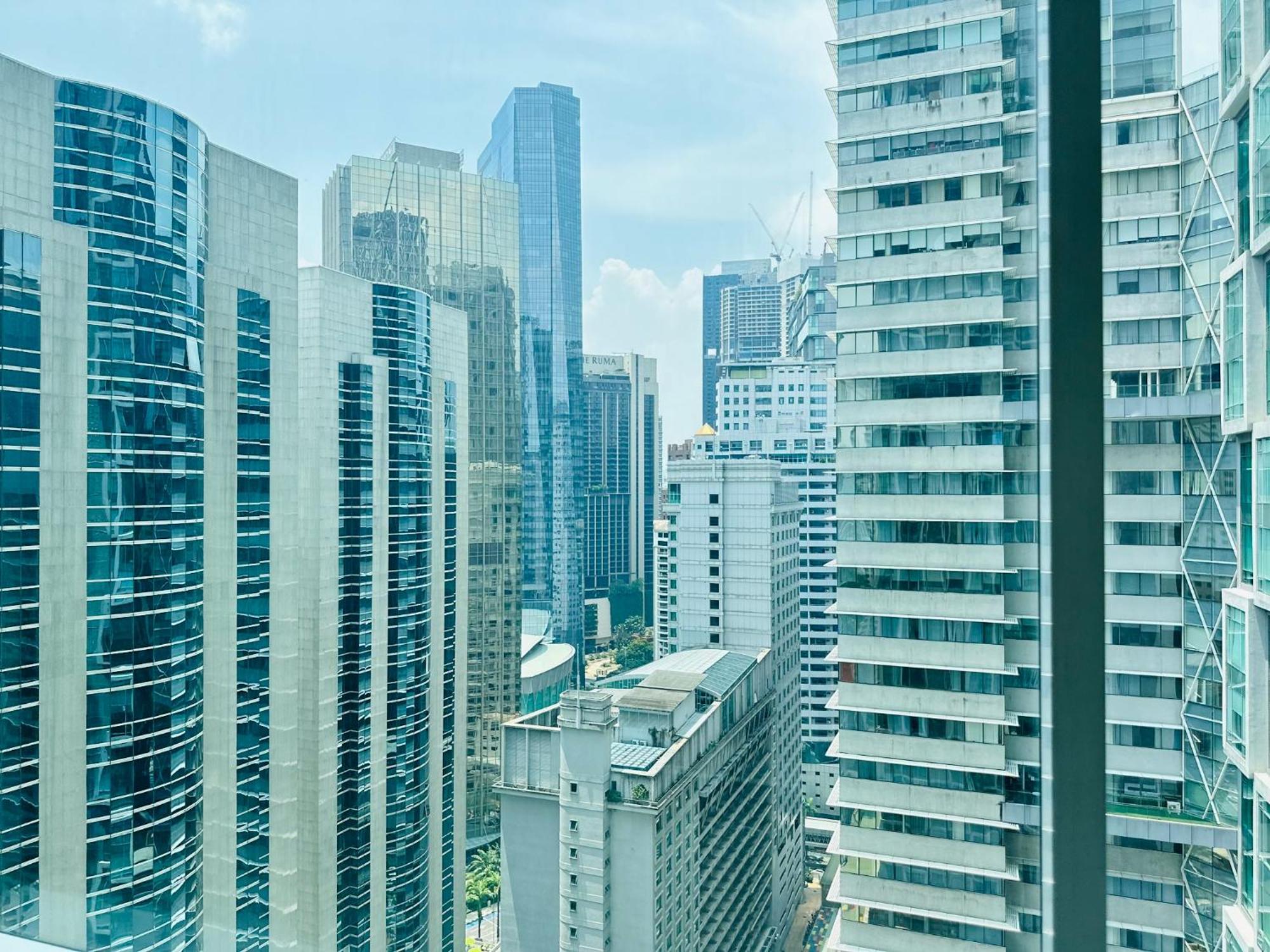 Soho Suites Klcc By Comfort Suites Куала Лумпур Екстериор снимка