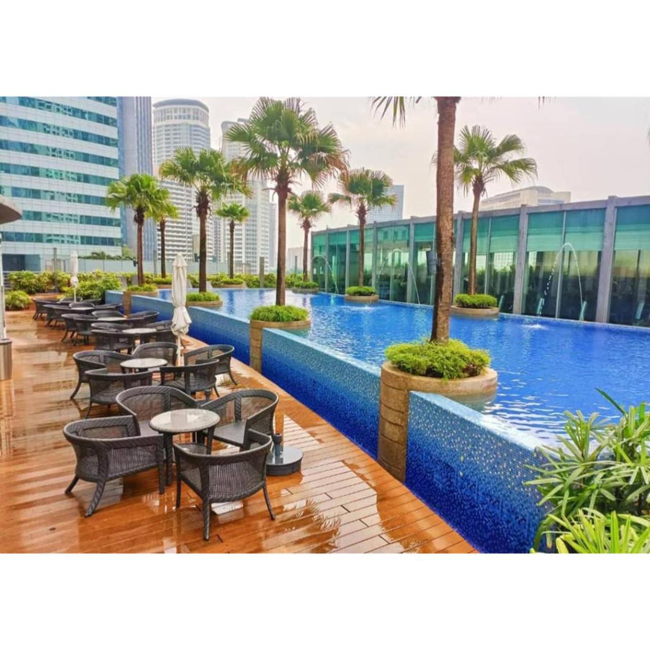 Soho Suites Klcc By Comfort Suites Куала Лумпур Екстериор снимка
