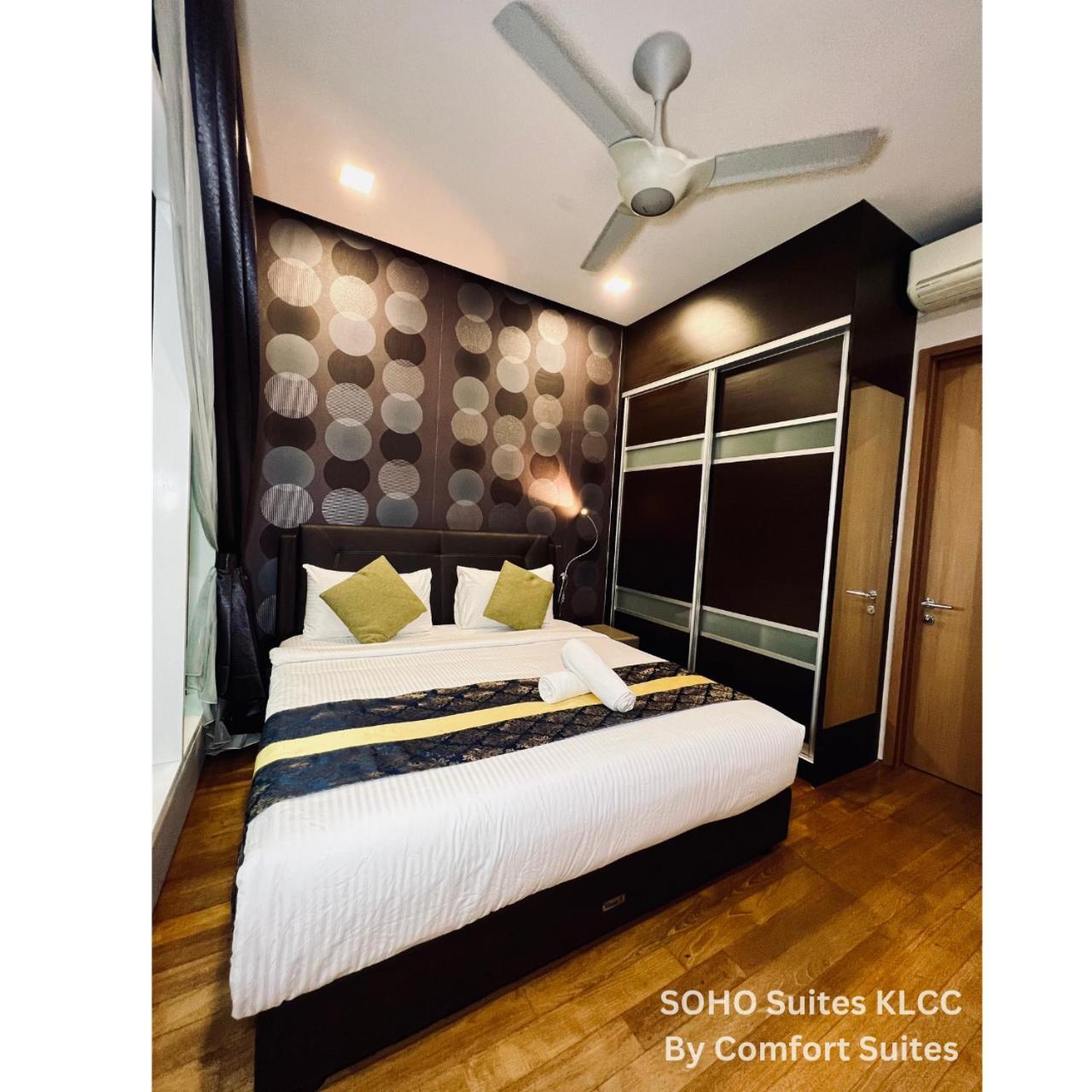Soho Suites Klcc By Comfort Suites Куала Лумпур Екстериор снимка