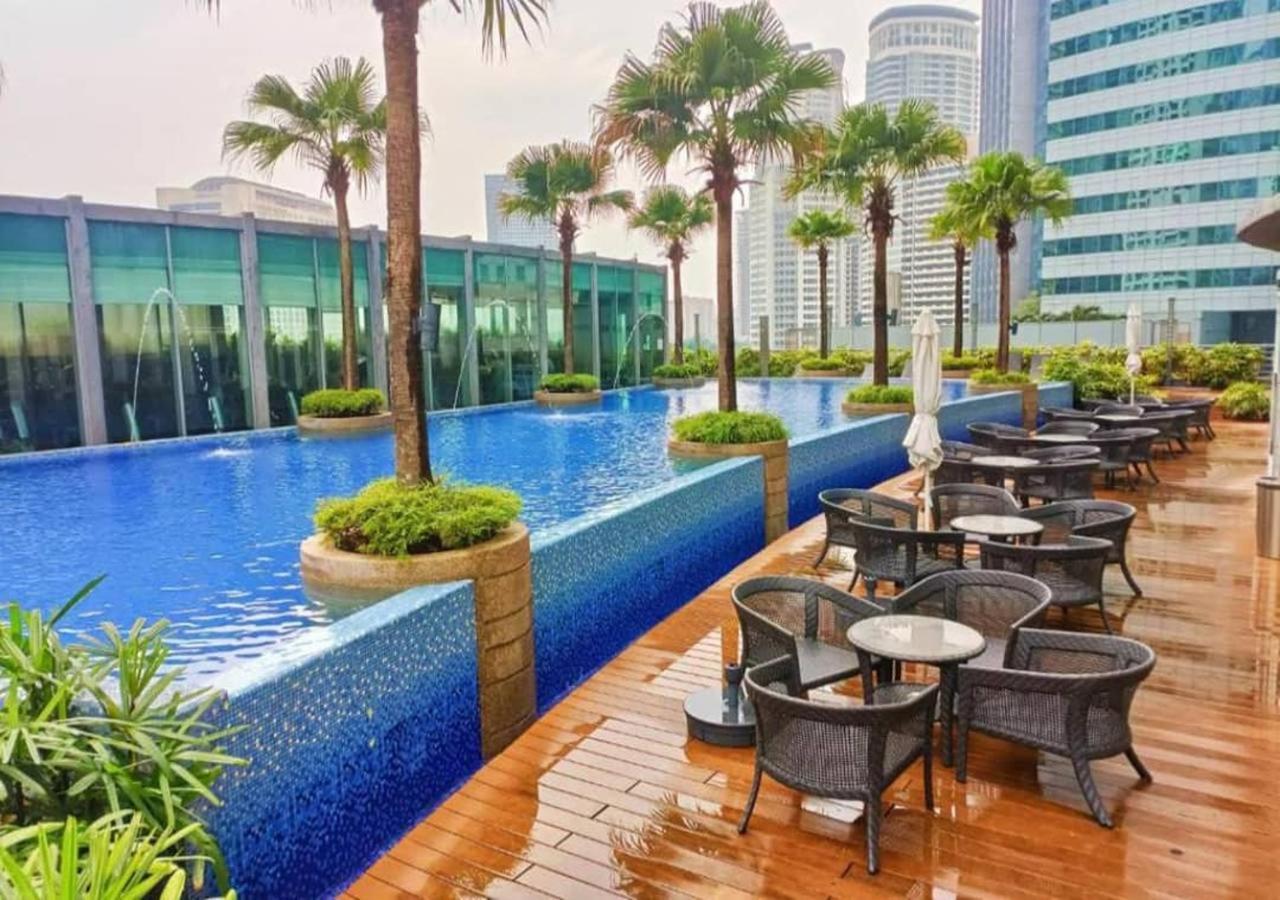 Soho Suites Klcc By Comfort Suites Куала Лумпур Екстериор снимка