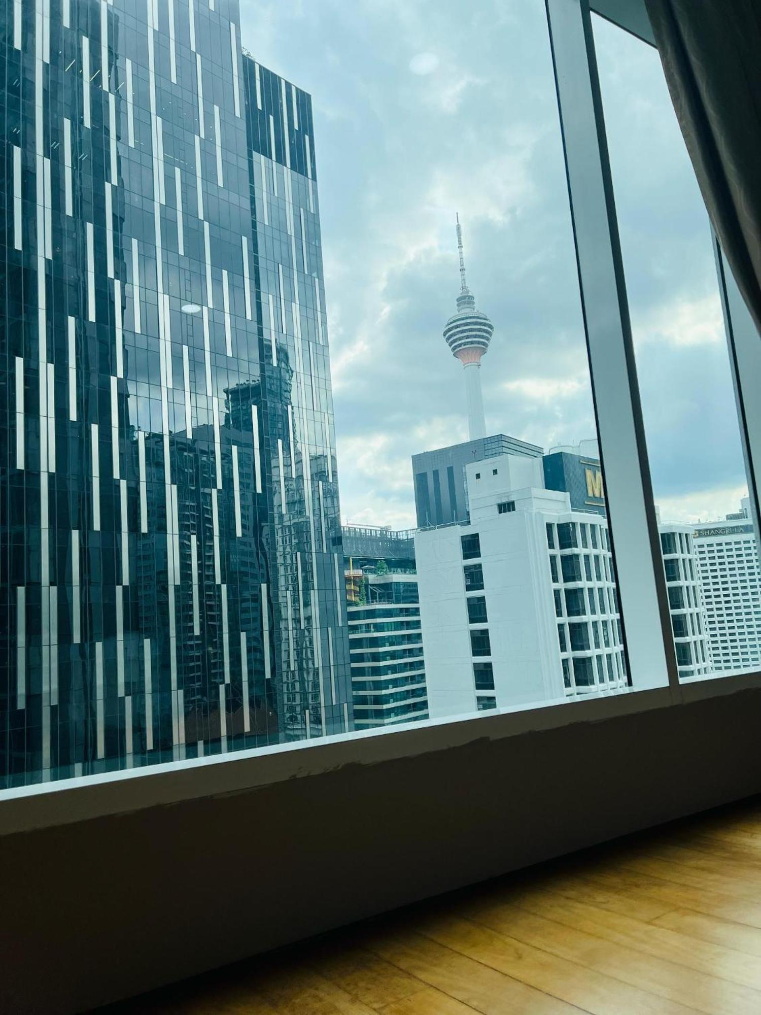 Soho Suites Klcc By Comfort Suites Куала Лумпур Екстериор снимка