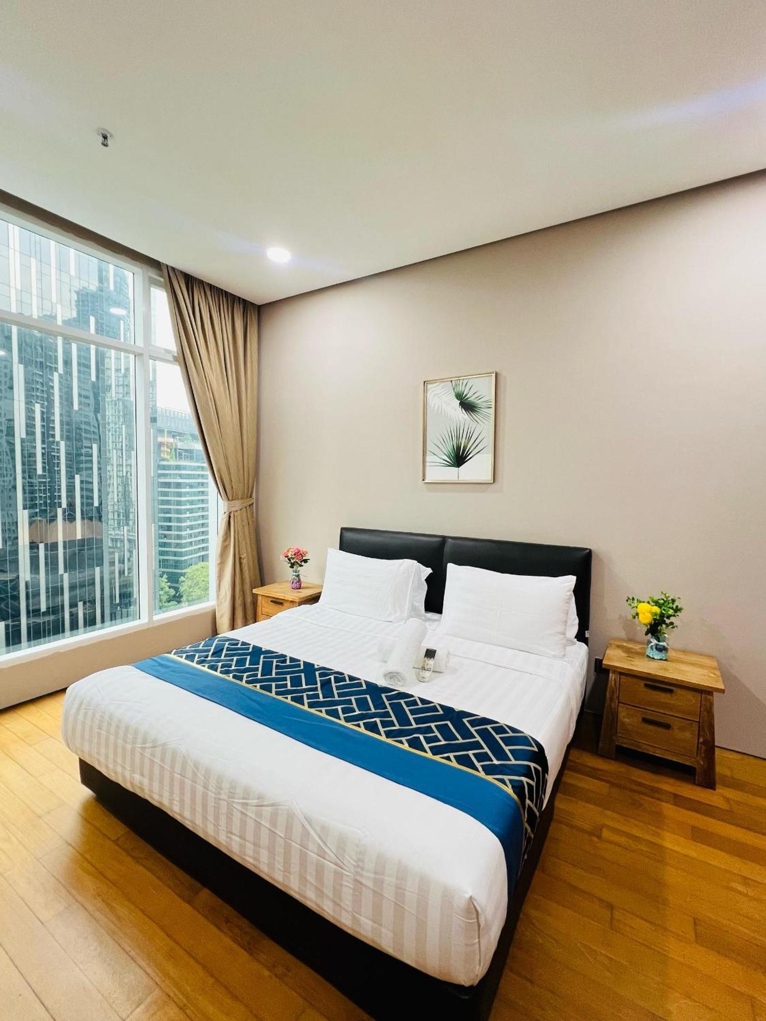 Soho Suites Klcc By Comfort Suites Куала Лумпур Екстериор снимка