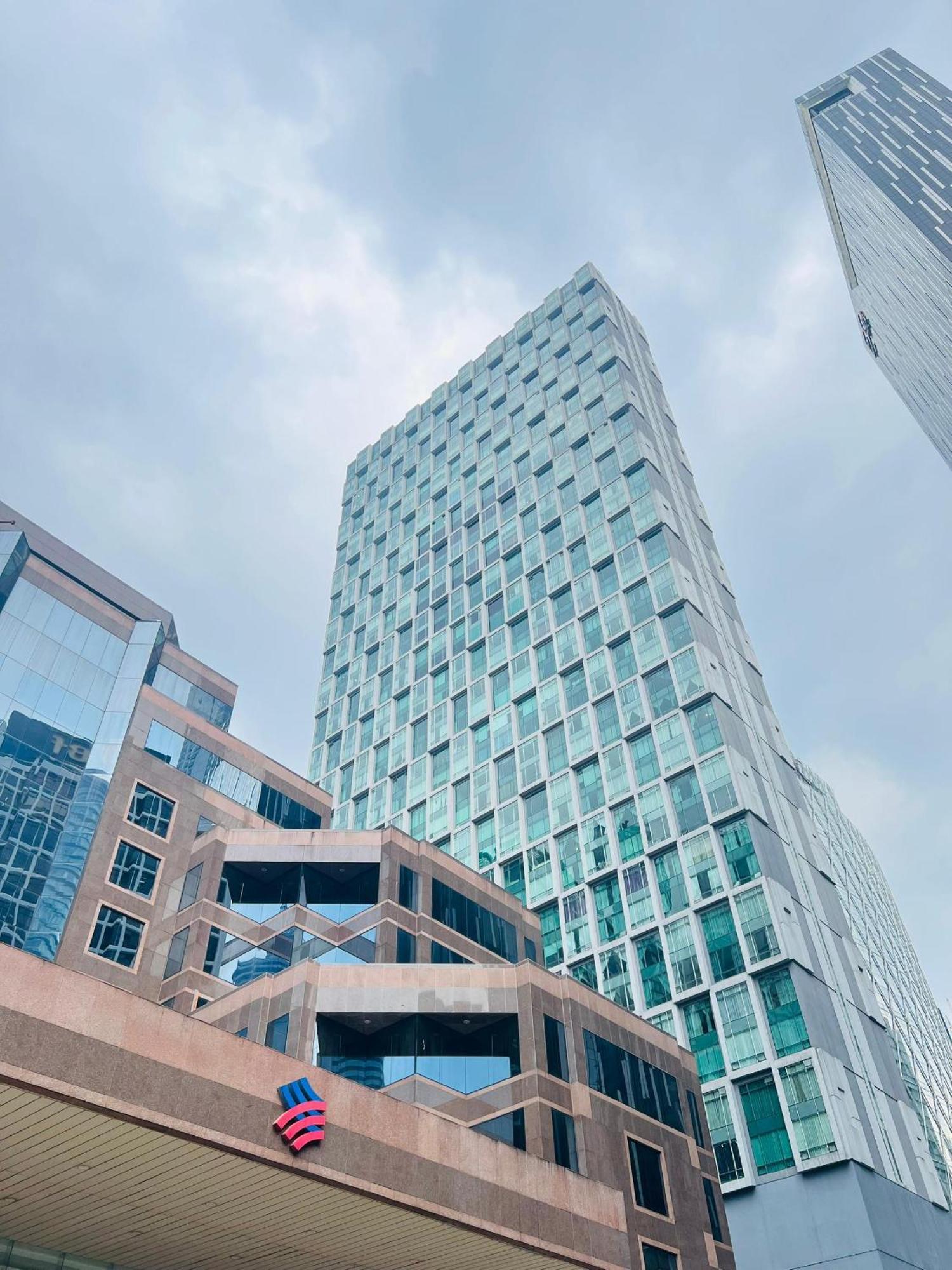 Soho Suites Klcc By Comfort Suites Куала Лумпур Екстериор снимка