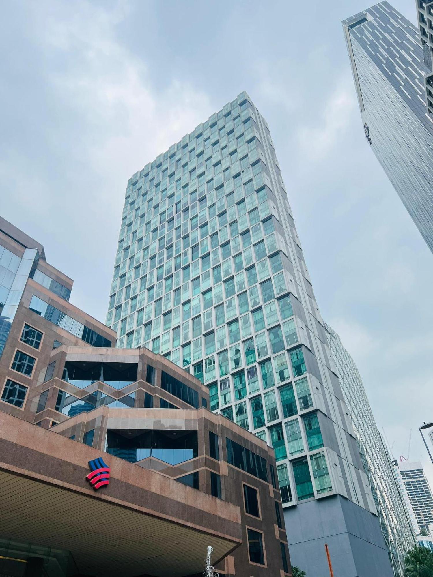 Soho Suites Klcc By Comfort Suites Куала Лумпур Екстериор снимка